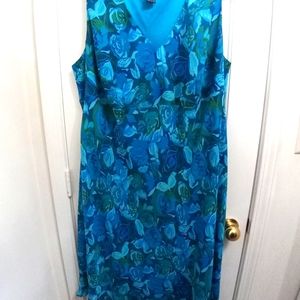 V-neck dress size 26/28